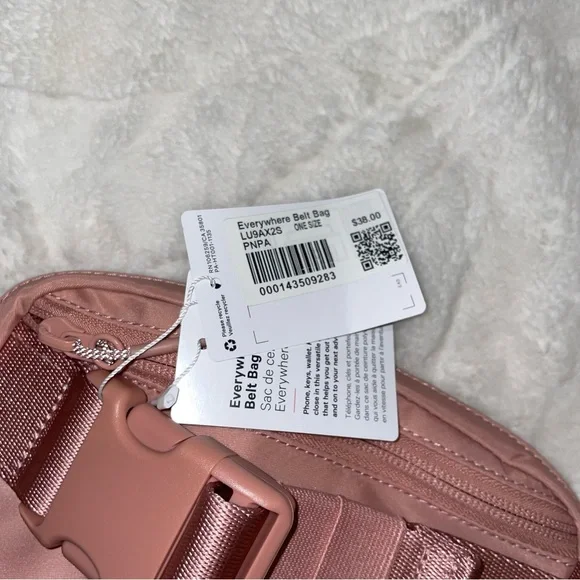 Lululemon Everywhere 1L Belt Bag in Pink Pastel - Picture 10 of 11